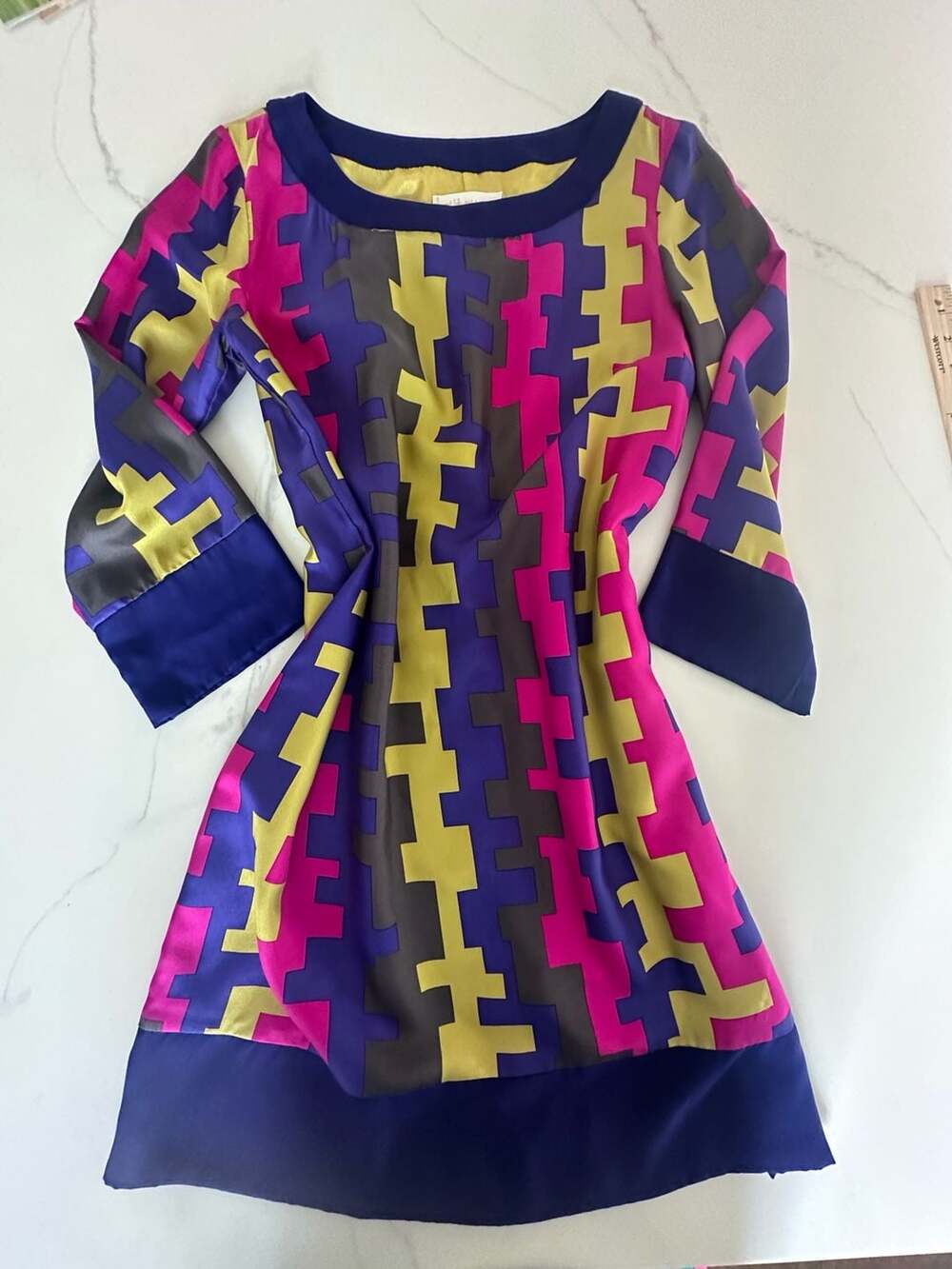 Britt Ryan 100% Silk Size 8  Geometric Print Long Sleeve Dress Pink Blue
